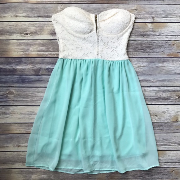 Windsor Dresses & Skirts - Windsor strapless mini lace top dress